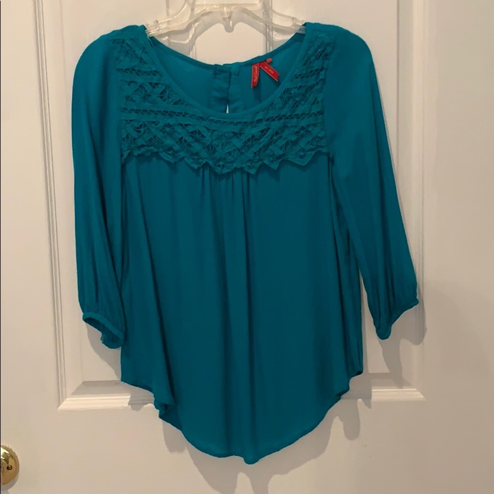 Quarter sleeve shirt